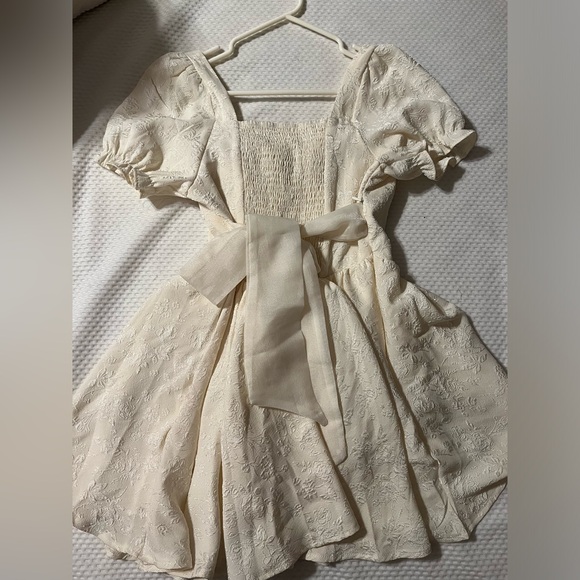 Cute white dress - Picture 1 of 2